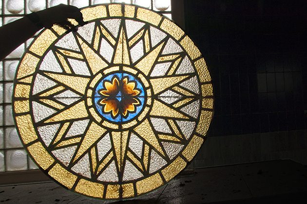 La cristalera central de la cúpula del Palacio de Correos y Telégrafos Rehabilitación de la cúpula de Barcelona